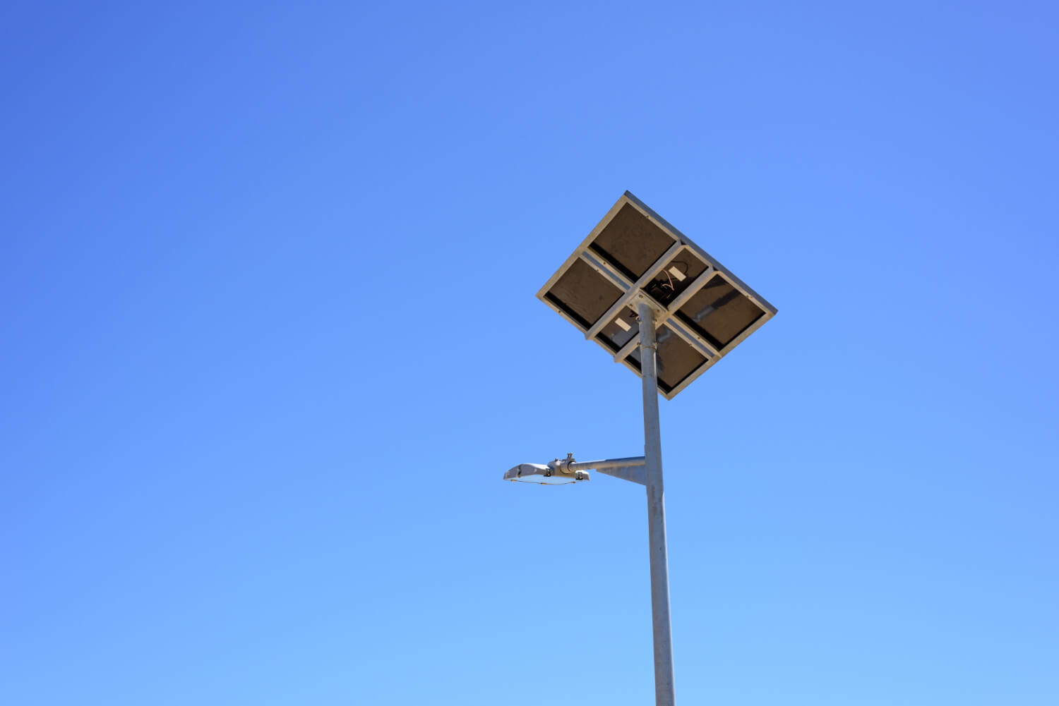 street-light-with-solar-panel-blue-1